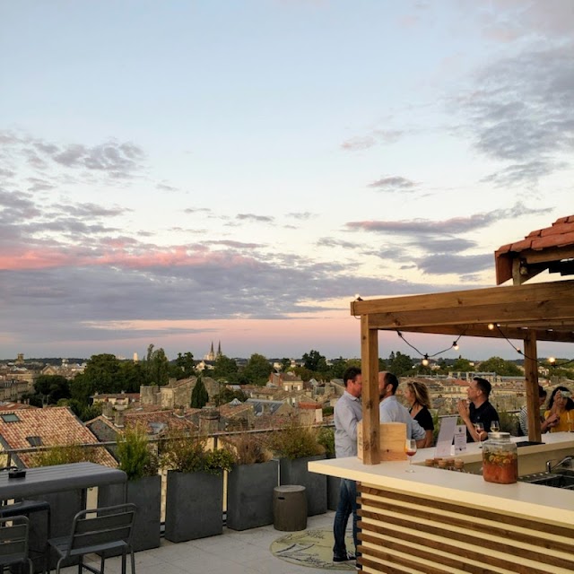 Rooftop Héméra avec vue sur Bordeaux
